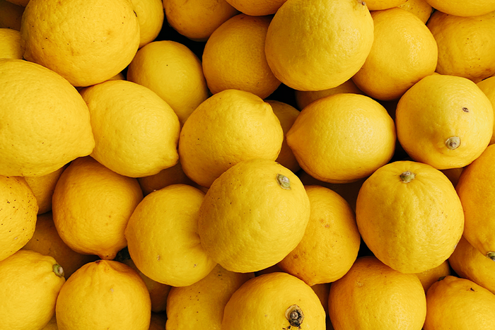 Top 5 Benefits of Lemons & How to Use